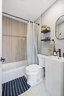 Luxury and Chic 2BR 2BA Apt Mins to NYC and Hoboken - 5