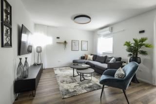 Chic 2BR Apt w Garden in Ramat Hasharon by Sea N' Rent - Ramat HaSharon - 4