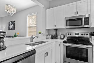 Cozy 4 Bedroom Townhome 2512 - 1