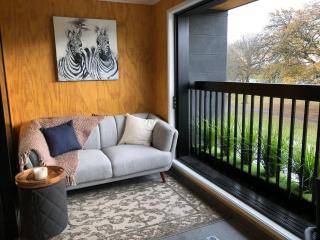 LUX inner city, apartment with park views - Christchurch - 8