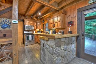 Your Happy Place - Rustic lodge vibes meet luxurious modern amenities - Mineral Bluff - 1