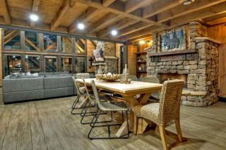 Your Happy Place - Rustic lodge vibes meet luxurious modern amenities - Mineral Bluff - 3