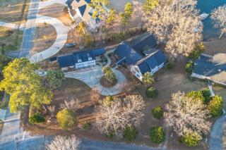 Stunning Lakefront Sanctuary: Your Perfect Getaway - Lake Murray Shores - 8