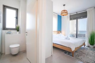 Stylish Seaside Escape with Balcony by Sea N' Rent - Nahariya - 7