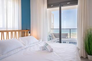 Stylish Seaside Escape with Balcony by Sea N' Rent - Nahariya - 3