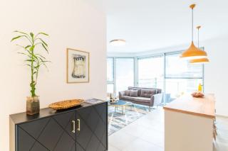 Sunlit Elegant 3BR Stay with Mamad - 3