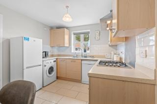 Modern 4-Bed Close to Jaguar Whitley & City Centre - Parkside - 3