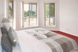 Stunning 2 Bedroom 2 Bathroom House - Merredin - 4