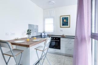 Charming 1BR Apt with Balcony with Mamad - 2