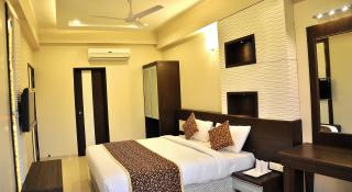 Hotel Amritsar white 300 mtr from golden temple - Amritsar - 0