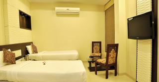 Hotel Amritsar white 300 mtr from golden temple - Amritsar - 1