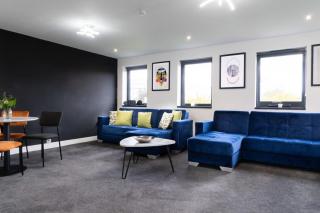 Superior 1-Bed Apartment with 2 Sofa Beds Sleeps 6 - Peterborough - 9