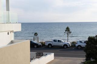 Luxurious Beach Front Apt with Ocean View Balcony - Glenelg - 5