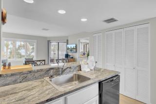202 D Port O Call by AvantStay Beach Condo - Isle of Palms - 4