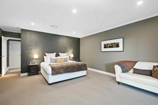 Lilies Lakeside Spa Villa - 2 Bedroom - 1