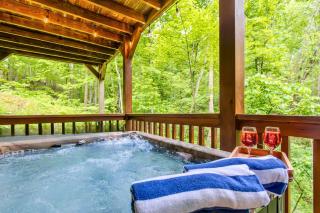 Hunter Hills Haven - Secluded Luxe Cabin Getaway with Mountain Views Spa Hot Tub & Game Room - Sevierville - 7