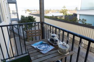 Luxurious Beach Front Apt with Ocean View Balcony - Glenelg - 9