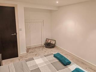 Lovely 1 bedroom apartment with free parking & gym - Kirkburton - 1