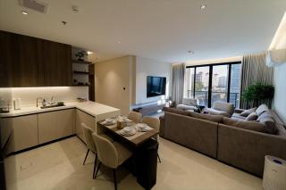 HostE - 3 BR APT Full Kitchen 75In TV with Self-Entry - Khobar - 0