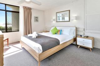 Warroo Apartments - Alexandra Headland - 5