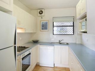 Warroo Apartments - Alexandra Headland - 1