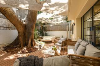 Charming 2BR Apt with a Breathtaking Patio in the Heart of the City with Shelter by Sea N' Rent - Tel Aviv - 9
