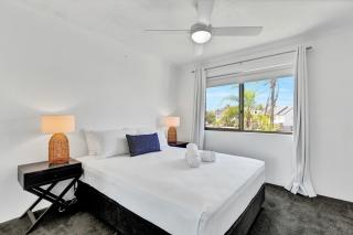 HACIENDA- CANAL VIEWS AND COMFORT - Mooloolaba - 1
