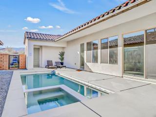 Beautiful Desert Oasis Retreat Pool & Jacuzzi - La Quinta - 9