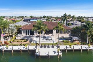 Marco Polo by AvantStay Waterfront 5BDR Pool Spa Fire Pit Walk to Beach - Marco Island - 0