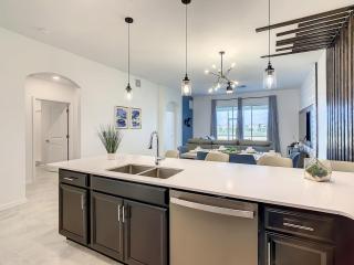 Last Minute Disney Getaway! Private Pool, Hot Tub & Games Room. Book Now! #88031 - Kissimmee - 1