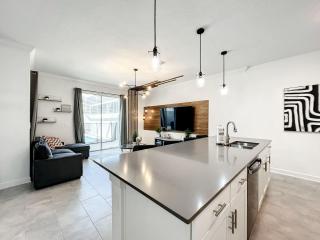 Last Minute Disney Getaway! Private Pool, Hot Tub & Games Room. Book Now! #87961 - Kissimmee - 2
