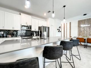 Last Minute Disney Getaway! Private Pool, Hot Tub & Games Room. Book Now! #87961 - Kissimmee - 1