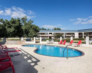Econo Lodge - Grenada - 9