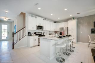 Last Minute Disney Getaway! Private Pool, Hot Tub & Games Room. Book Now! #18450 - Kissimmee - 1