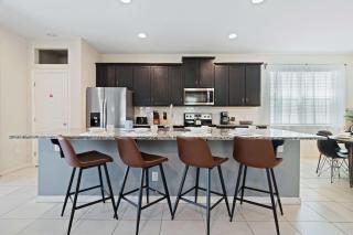 Last Minute Disney Getaway! Private Pool, Hot Tub & Games Room. Book Now! #39360 - Kissimmee - 1