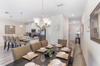 Last Minute Disney Getaway! Private Pool, Hot Tub & Games Room. Book Now! #94723 - Kissimmee - 4