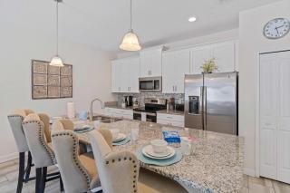 Last Minute Disney Getaway! Private Pool, Hot Tub & Games Room. Book Now! #94723 - Kissimmee - 1