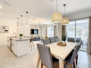 Last Minute Disney Getaway! Private Pool, Hot Tub & Games Room. Book Now! #98301 - Kissimmee - 2