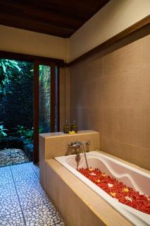 Villa Hening Suite Ubud - Ubud - 6
