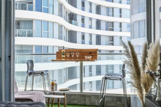 Spacious 3BR Duplex w Balcony in City Center with Mamad by Sea N' Rent - Tel Aviv - 2