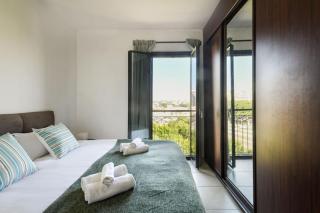 Vibrant 2BR apt with Mamad and Balcony 5-min from the Beach by Sea N' Rent - Tel Aviv - 9