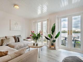 3 Bed in South Cerney 93725 - South Cerney - 0