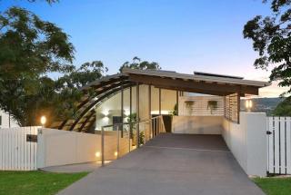 6 Bedroom Oasis in Burleigh Heads - Gold Coast - 2