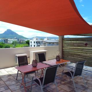 Relax and Recharge, Modern private apartment with private Rooftop - Flic-en-Flac - 2