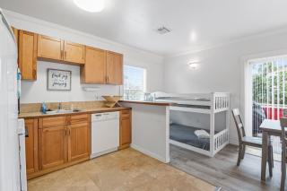 Bungalow on Ave O home - Galveston - 7