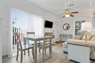 Bungalow on Ave O home - Galveston - 6
