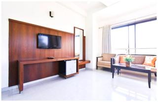 HOTEL Sai ! Shubham Near Shri Sai Baba Temple Shirdi - Fully Air Conditioned Rooms - A Luxurious Hotel In Shirdi - Shirdi - 2