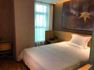 IU Hotel Taizhou Wanda Plaza - Taizhou - 1