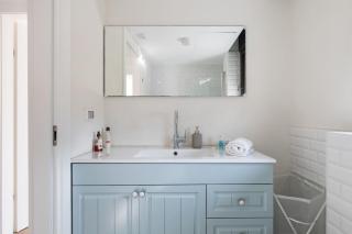 Elegant Apartment w Balcony & Mamad in Heart of Tel Aviv by Sea N' Rent - 3