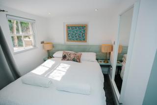 Town Centre Oasis with Two Hot Tubs - Cheltenham - 2